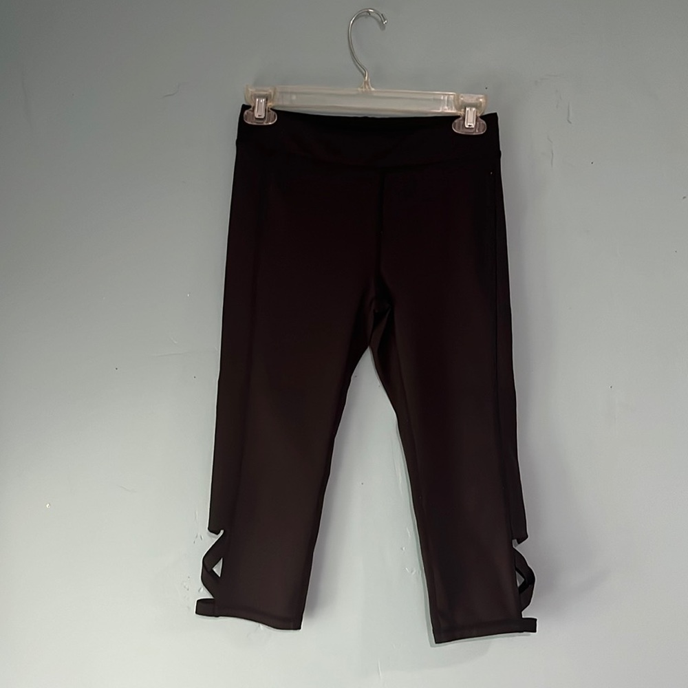 Black athletic leggings